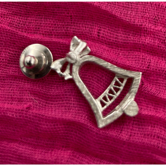 Avon Vintage Christmas Bell Silvertone Pin - Picture 2 of 3